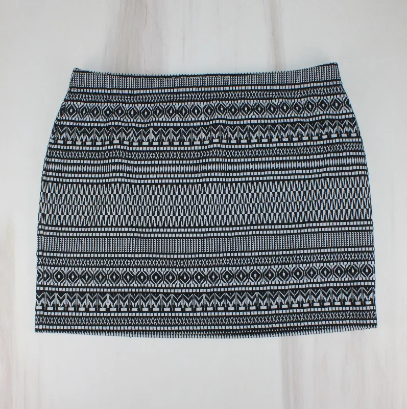 REITMANS BLACK AND WHITE PATTERNED SKIRT APPROX LADIES LARGE PRE-LOVED pencil skirt chic